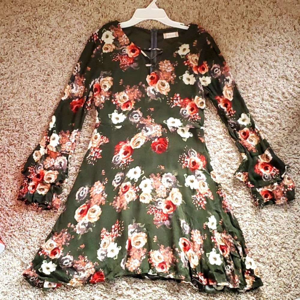 Altar'd State dark green floral print bell sleeve ruffle dress size Medium